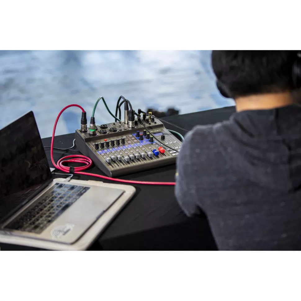 Zoom LiveTrak L-8