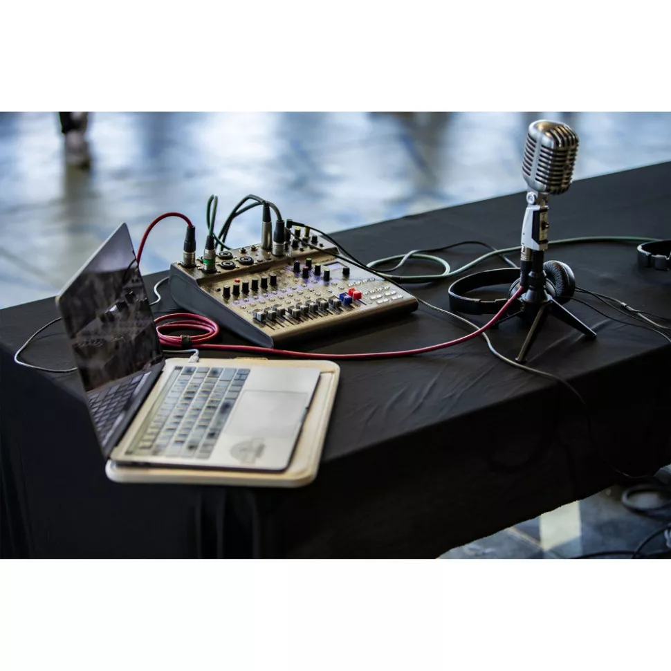 Zoom LiveTrak L-8