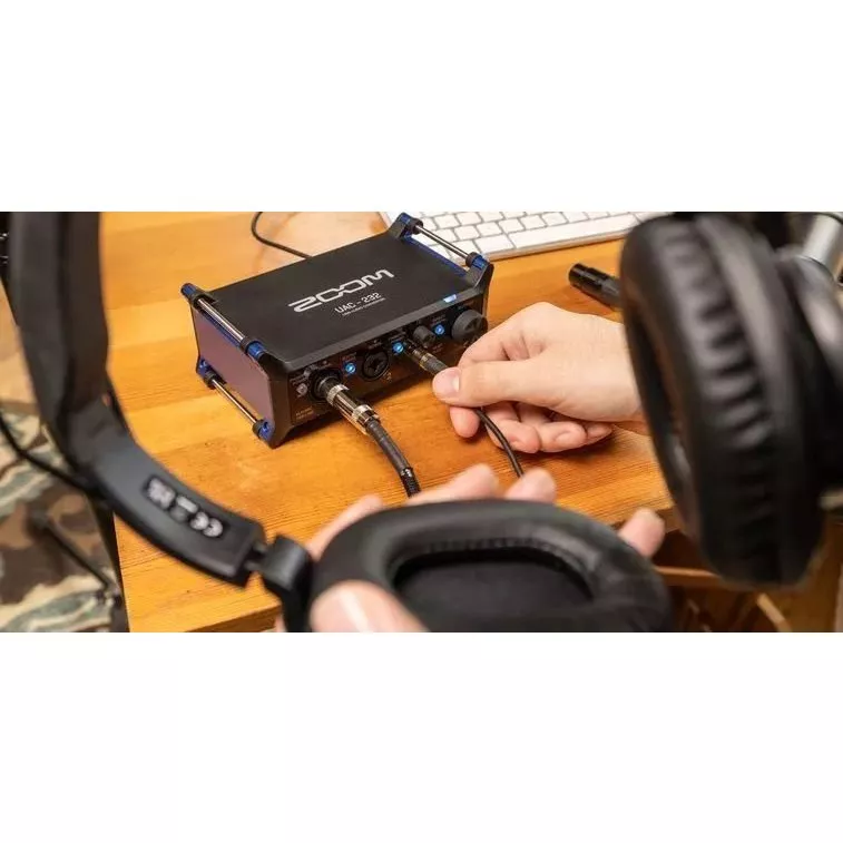 Zoom UAC-232