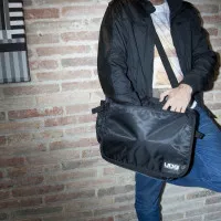 UDG Ultimate CourierBag Black, Orange inside (U9450BL/OR)