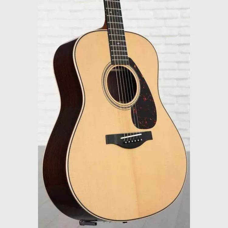 Yamaha LL26 ARE