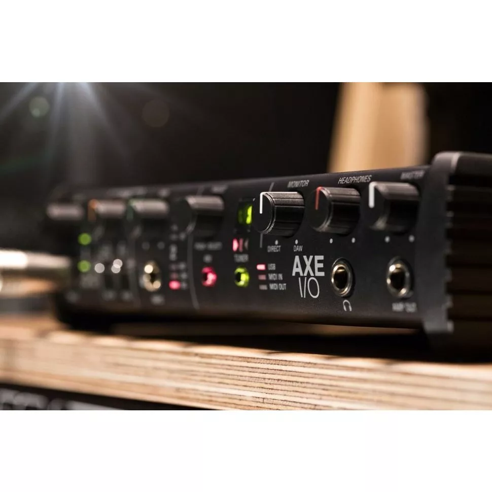 IK Multimedia AXE I/O + AmpliTube 5 MAX Bundle
